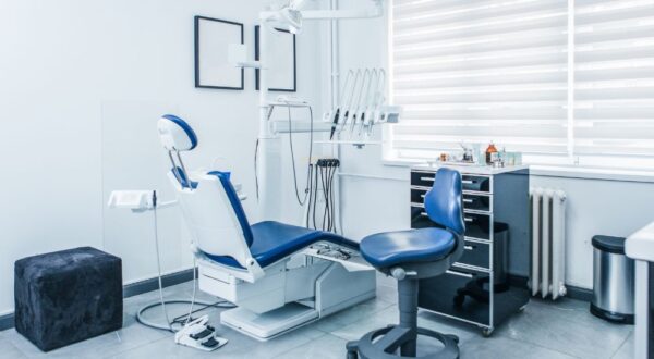 Modern Friedman Dental Group clinic in Fort Lauderdale, a premier choice for dental implants.