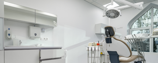 Advanced dental technology and equipment at Friedman Dental, highlighting the clinic’s dedication to utilizing modern methods for efficient and minimally invasive treatments.