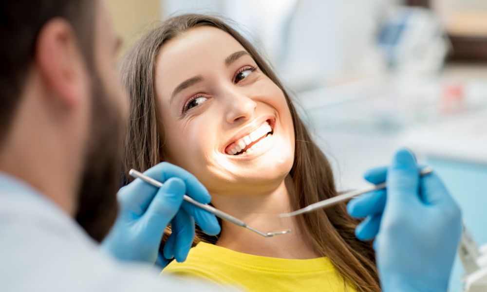 Expert dentist from Friedman Dental Group providing comprehensive and personalized dental care, conveniently located near Boca Raton.