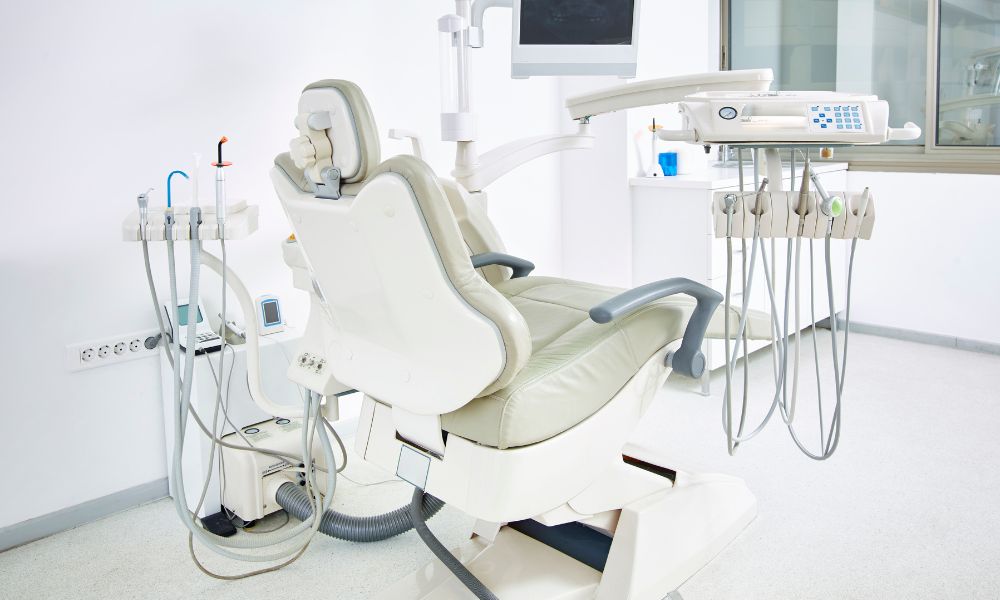 Advanced dental treatment room at Friedman Dental Group, showcasing modern dental equipment.