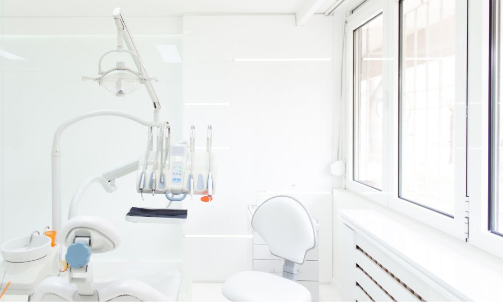 Modern dental treatment room at Friedman Dental Group, showcasing a blend of technology and comfort.