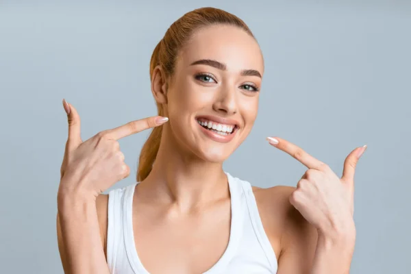 beautiful lady wearing Veneers Coral Springs
