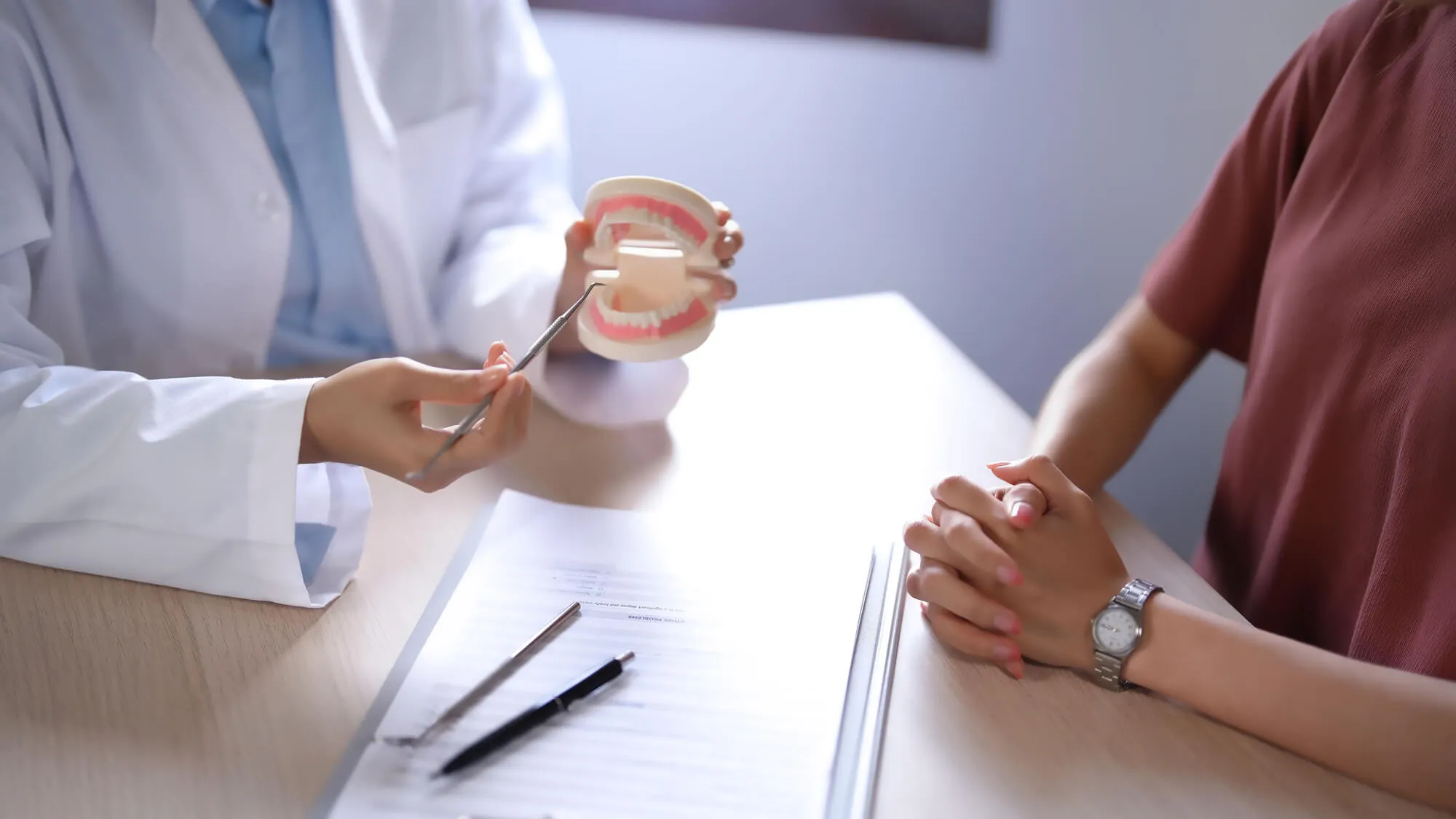 dentist tamarac accepting insurance meeting with patient