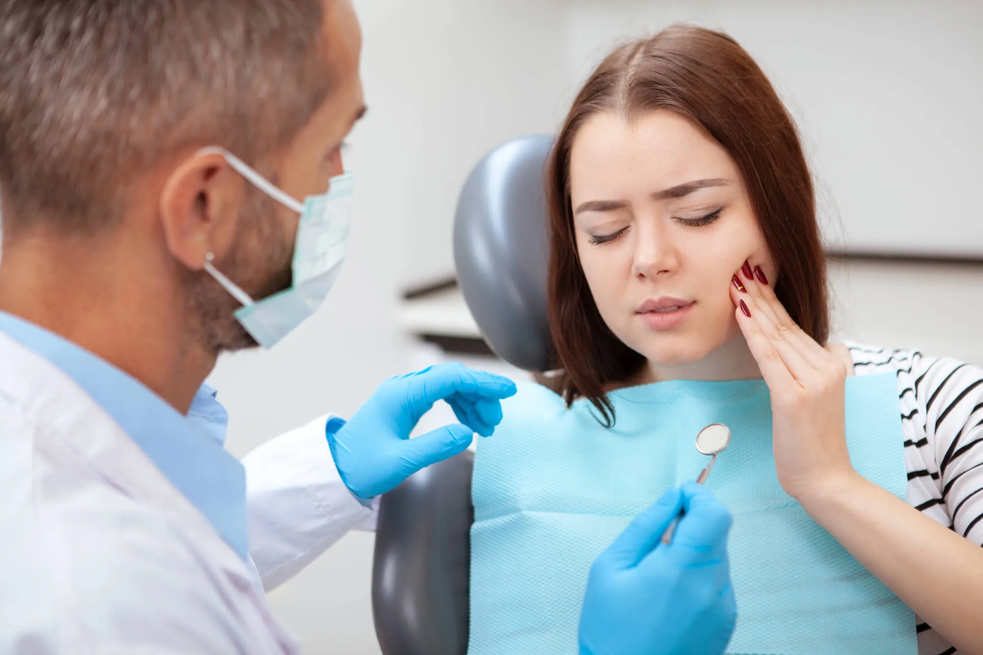 emergency dentist coral springs interviewing patient