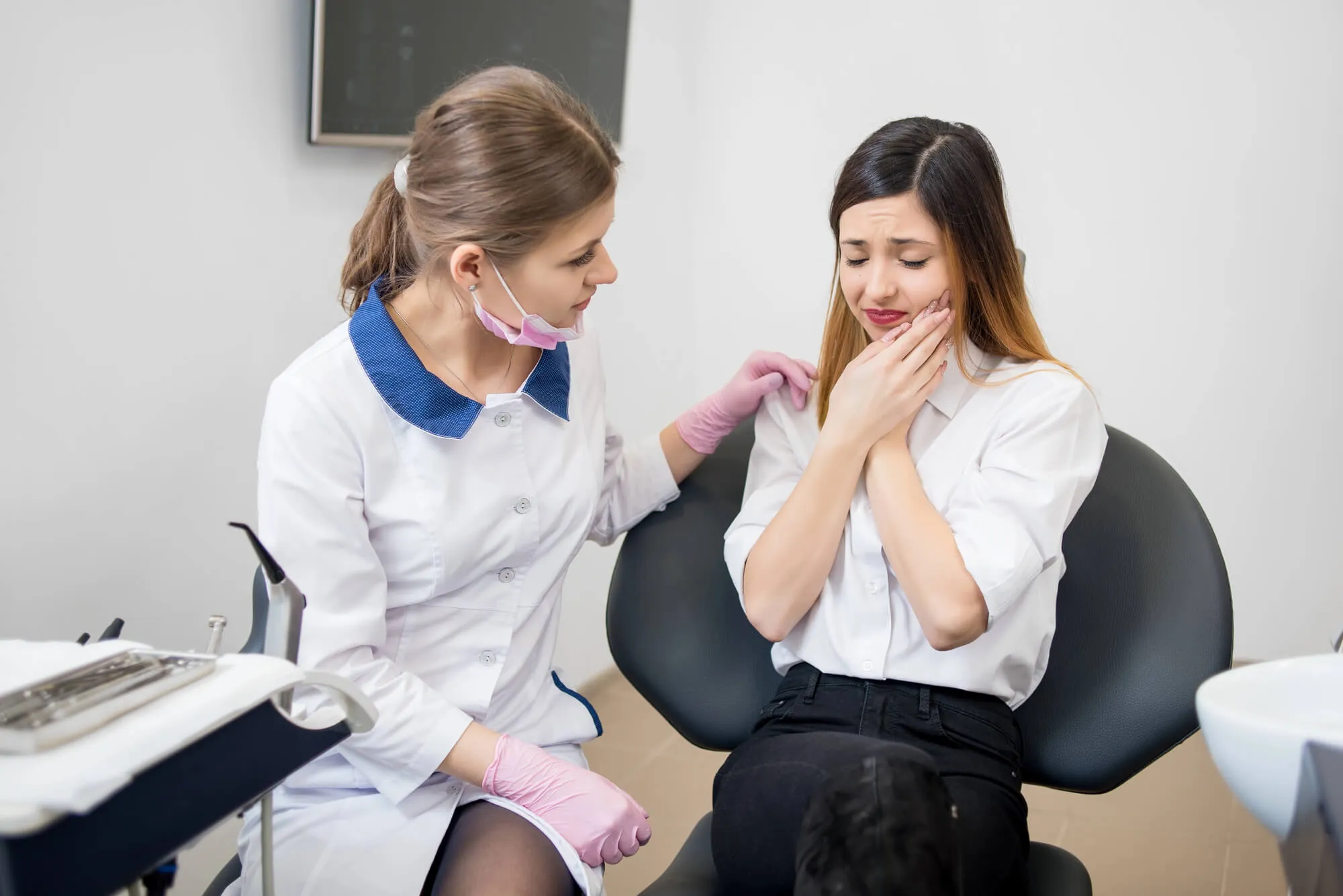 Emergency-Dentist-Miami-and-patient